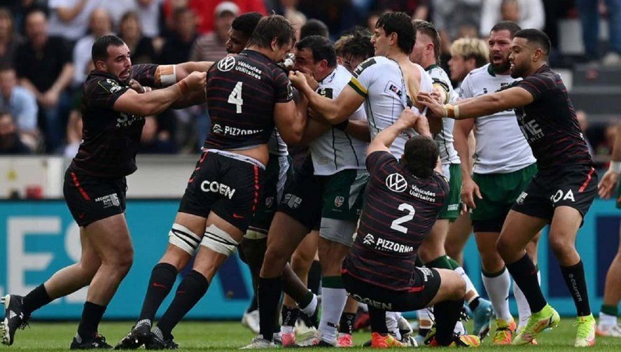 El cruce entre Creevy y el sudafricano Etzebeth. Rugby