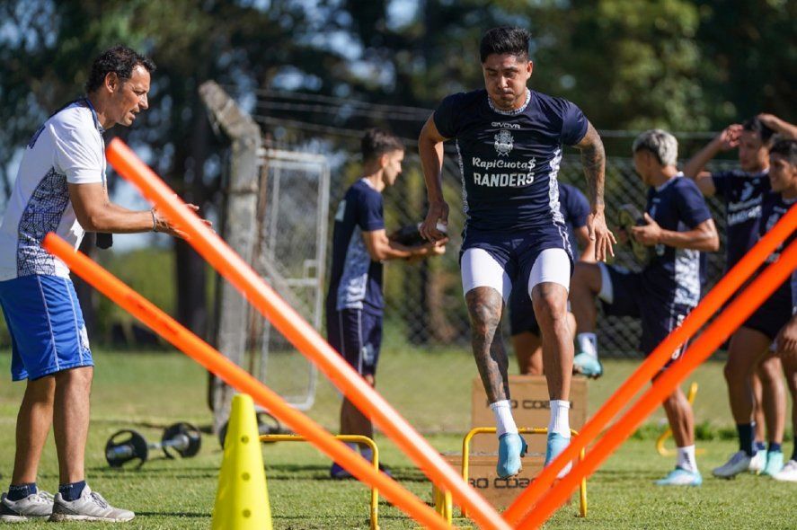 Cristian Tarragona en la puesta a punto de Gimnasia en Estancia Chica Cristian Tarragona en la puesta a punto de Gimnasia en Estancia Chica