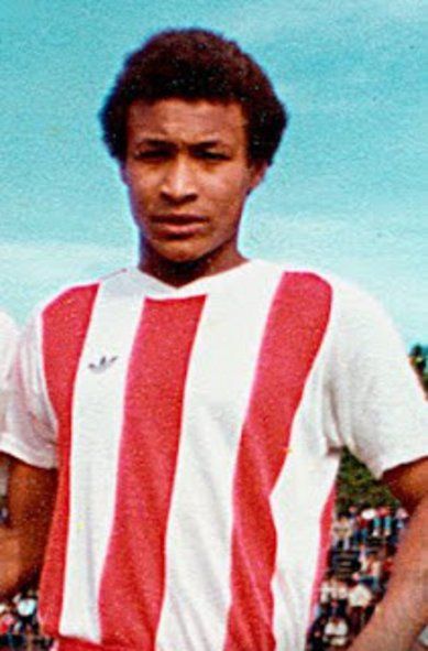 Custodio Méndes, futbolista nigeriano que jugó en Estudiantes de La Plata  Custodio Méndes, futbolista nigeriano que jugó en Estudiantes de La Plata