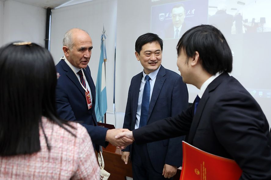 El acto inaugural contó con la presencia de Martín López Armengol, presidente de la UNLP