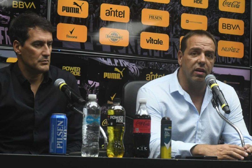 Agustín Alayes y Ignacio Rugli en la presentación del nuevo director deportivo de Peñarol. Foto: Francisco Flores. Agustín Alayes y Ignacio Rugli en la presentación del nuevo director deportivo de Peñarol. Foto: Francisco Flores.