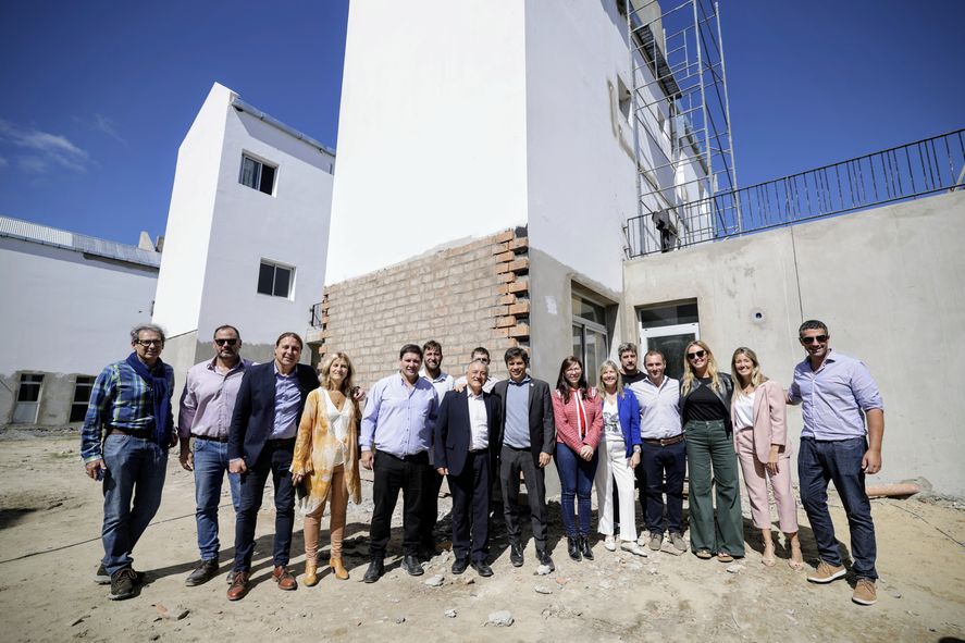 Desde Las Flores, Axel Kicillof apuntó a Javier Milei por la paralización de la Ruta 3 y defendió las obras de la provincia en materia de industria y viviendas Desde Las Flores, Axel Kicillof apuntó a Javier Milei por la paralización de la Ruta 3 y defendió las obras de la provincia en materia de industria y viviendas