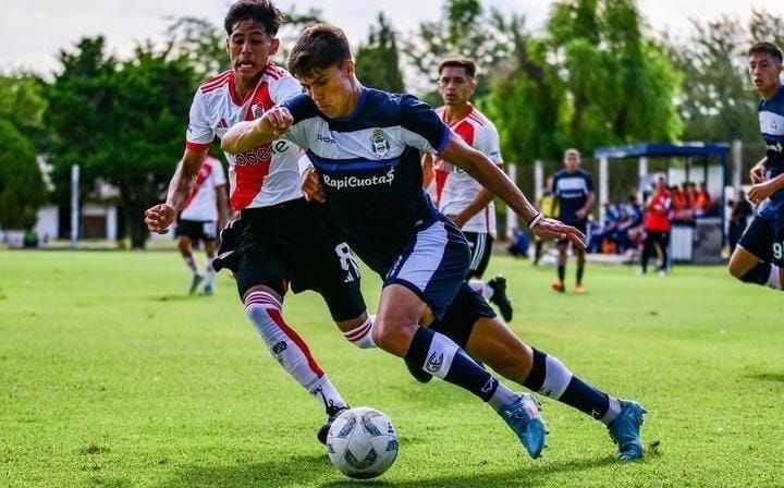 Facundo Di Biasi jugando en la Reserva de Gimnasia. Facundo Di Biasi jugando en la Reserva de Gimnasia.