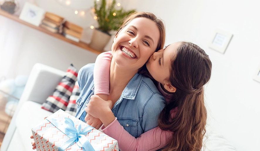 El Banco Nación ofrece a sus clientes promociones para comprarle el regalo a mamá con ahorro.