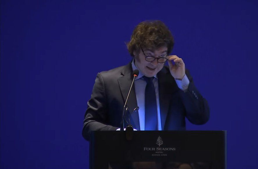 Denunciaron penalmente a Javier Milei por desearle la muerte a Cristina Kirchner y podría afrontar varios cargos Denunciaron penalmente a Javier Milei por desearle la muerte a Cristina Kirchner y podría afrontar varios cargos