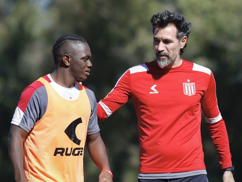 Eduardo Domínguez y el último entrenamiento en Estudiantes pensando en la semifinal de la Copa de la Liga Eduardo Domínguez y el último entrenamiento en Estudiantes pensando en la semifinal de la Copa de la Liga
