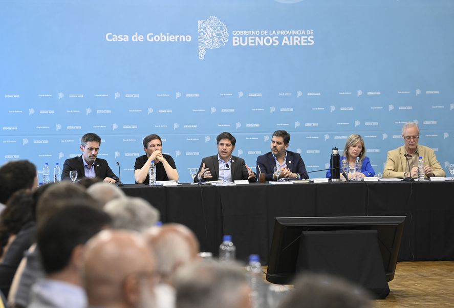 Axel Kicillof junto a sus ministros Axel Kicillof junto a sus ministros