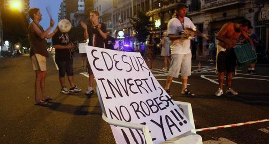 Como cada verano, EDESUR queda en el ojo de la tormenta por los cortes de luz. Como cada verano, EDESUR queda en el ojo de la tormenta por los cortes de luz.