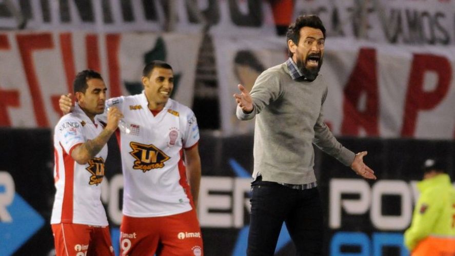 Eduardo Domínguez cuando era entrenador de Huracán