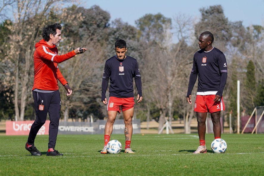 Eduardo Domínguez y un nuevo entrenamiento en Estudiantes, ahora pensando en Vélez Eduardo Domínguez y un nuevo entrenamiento en Estudiantes, ahora pensando en Vélez