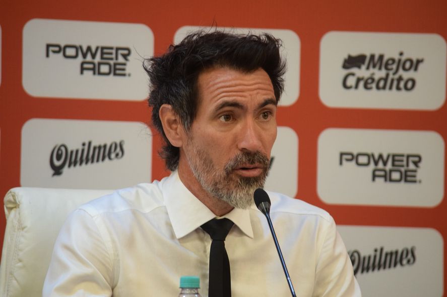 Eduardo Domínguez luego de la derrota contra River de local. Eduardo Domínguez luego de la derrota contra River de local.