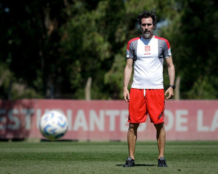 Eduardo Domínguez y un nuevo objetivo trunco con Estudiantes