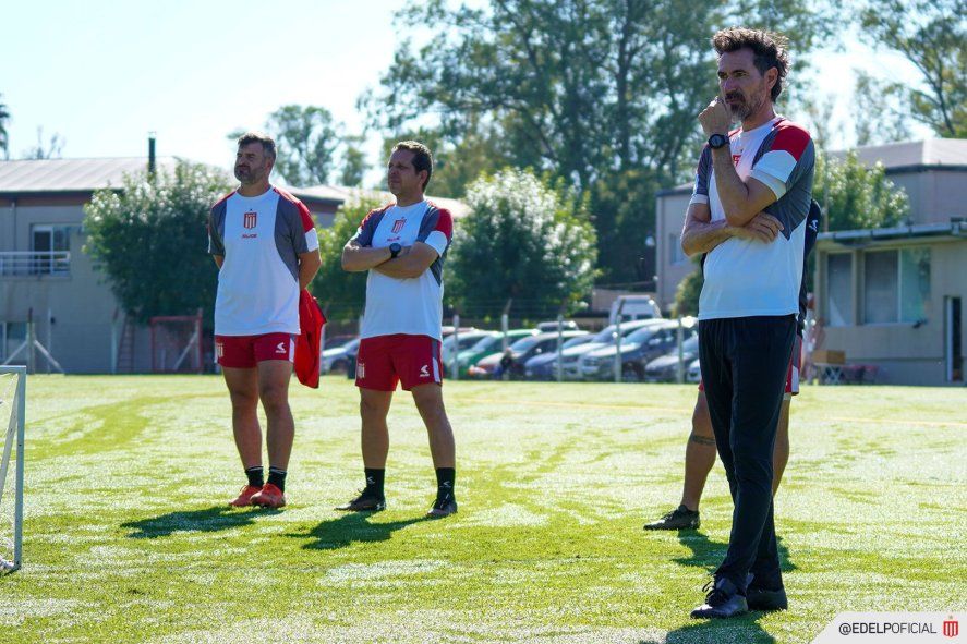Eduardo Domínguez y un entrenamiento clave para definir el equipo en Estudiantes Eduardo Domínguez y un entrenamiento clave para definir el equipo en Estudiantes