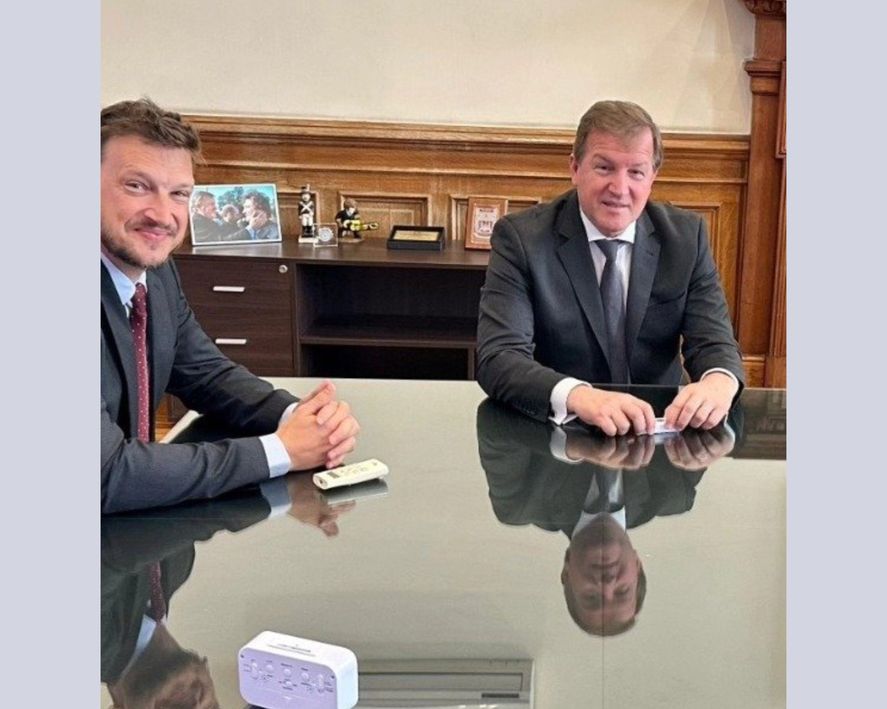 El diputado acusado de pedofilia en Casa Rosada con el secretario de prensa Eduardo Serenellini El diputado acusado de pedofilia en Casa Rosada con el secretario de prensa Eduardo Serenellini