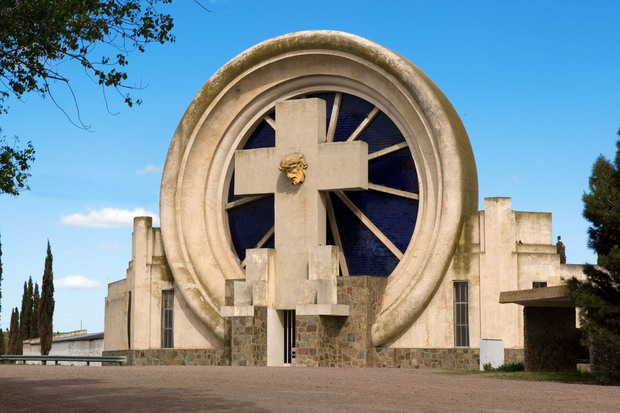 El increíble cementerio de Saldungaray, una de las obras históricas que emergen de la profunda provincia de Buenos Aires. El increíble cementerio de Saldungaray, una de las obras históricas que emergen de la profunda provincia de Buenos Aires.