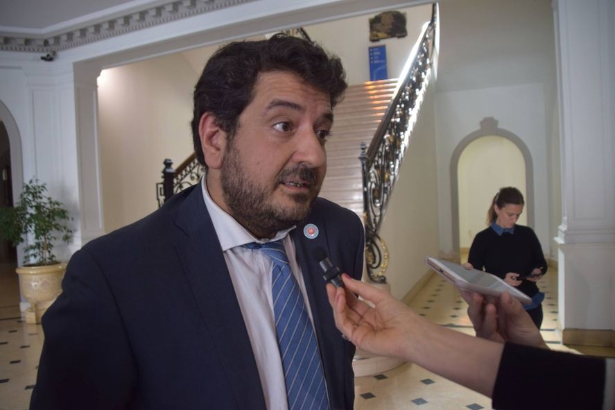 El ministro de Justicia Juan Martín Mena, durante una visita a Olavarría. El ministro de Justicia Juan Martín Mena, durante una visita a Olavarría.