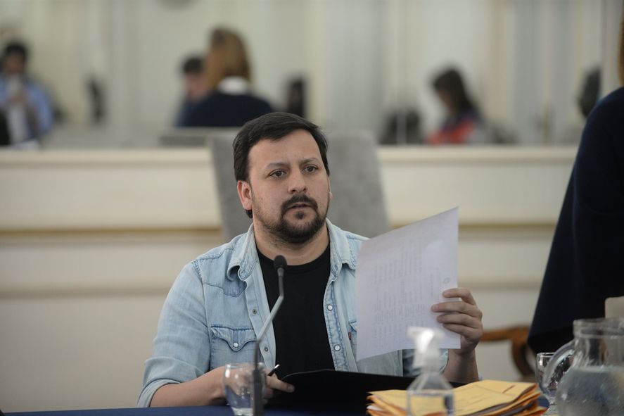 Emmanuel González Santalla, autor del proyecto para prohibir el uso del celular en la escuela primaria