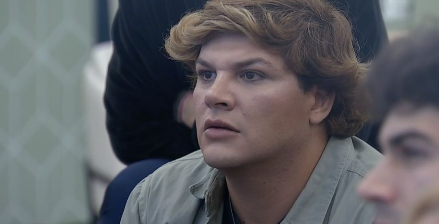 Emmanuel fue sancionado por Gran Hermano tras quitarse el micrófono. 
