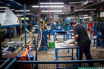 La actividad económica volvió a caer y el rebote se desvanece.