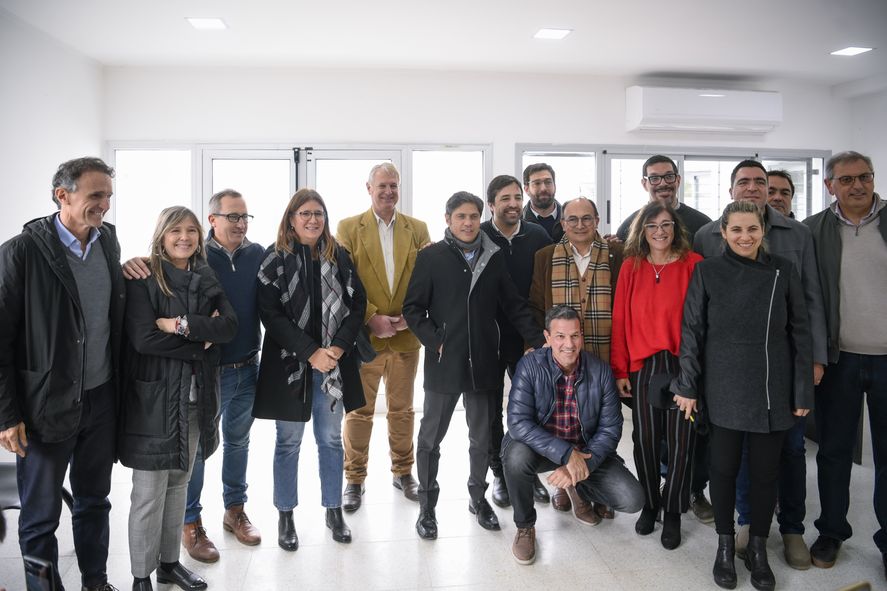 En Saladillo, Axel Kicillof inauguró obras y se mostró con los intendentes José Luis Salomón (UCR) y el massista Maximiliano Sciaini (Roque Pérez). En Saladillo, Axel Kicillof inauguró obras y se mostró con los intendentes José Luis Salomón (UCR) y el massista Maximiliano Sciaini (Roque Pérez).