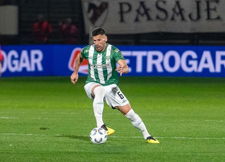 Guillermo Enrique jugó poco en Banfield. ¿Vuelve antes a Gimnasia?