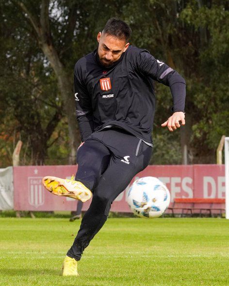 Javier Correa en el entrenamiento de Estudiantes