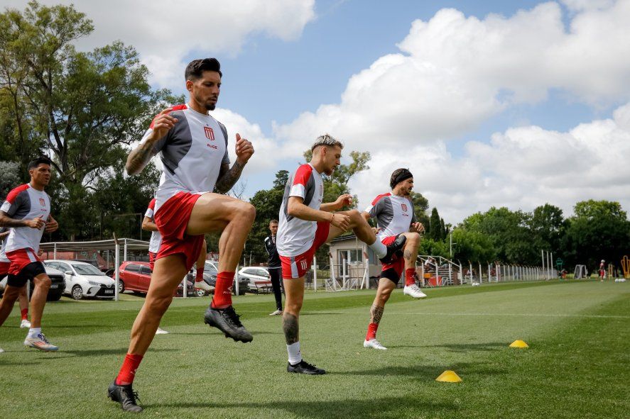 Estudiantes volvió a los entrenamientos tras el triunfo ante Racing y Eduardo Domínguez le apunta a Belgrano Estudiantes volvió a los entrenamientos tras el triunfo ante Racing y Eduardo Domínguez le apunta a Belgrano