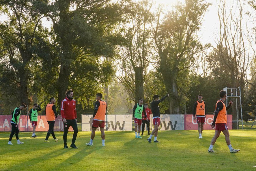 Estudiantes retoma las tareas en City Bell, con Eduardo Domínguez al frente del plantel Estudiantes retoma las tareas en City Bell, con Eduardo Domínguez al frente del plantel
