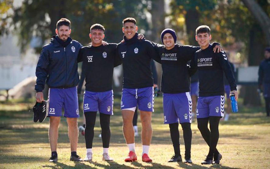 El plantel de Gimnasia, en una práctica en Abasto (Foto: Prensa GELP).