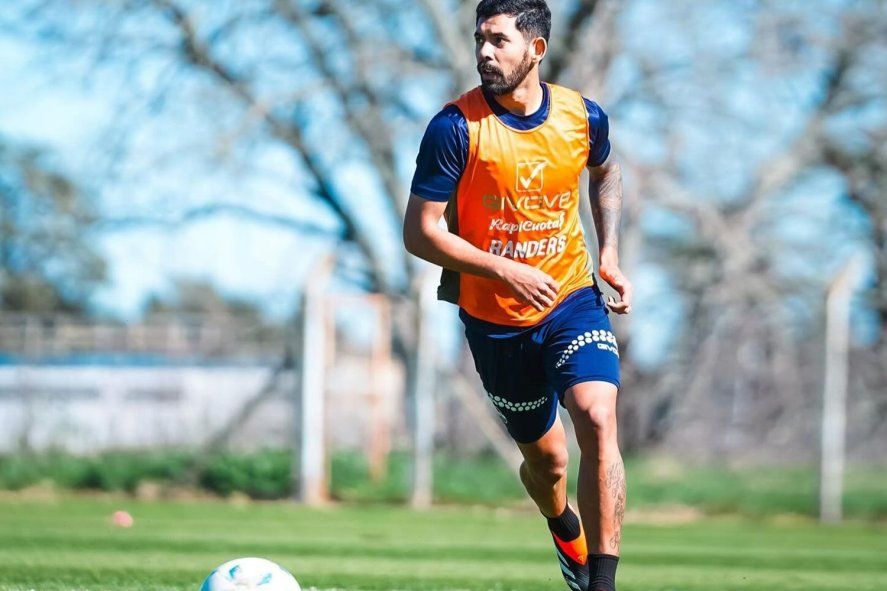 Enzo Martínez en una práctica de Gimnasia.