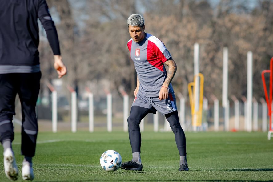 Enzo Pérez entrena en Estudiantes. El volante seguiría en el once titular. Enzo Pérez entrena en Estudiantes. El volante seguiría en el once titular.