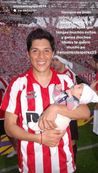 Enzo Pérez, en Estudiantes con su hijo tras la conquista de la Copa Libertadores Enzo Pérez, en Estudiantes con su hijo tras la conquista de la Copa Libertadores