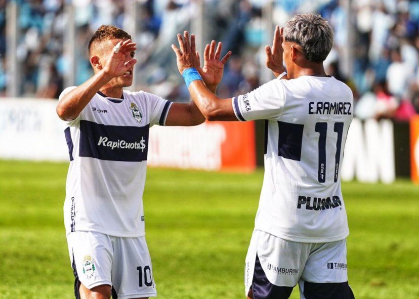 Eric Ramírez festeja su gol en Atlético Tucumán vs. Gimnasia. (Foto: prensa GELP)