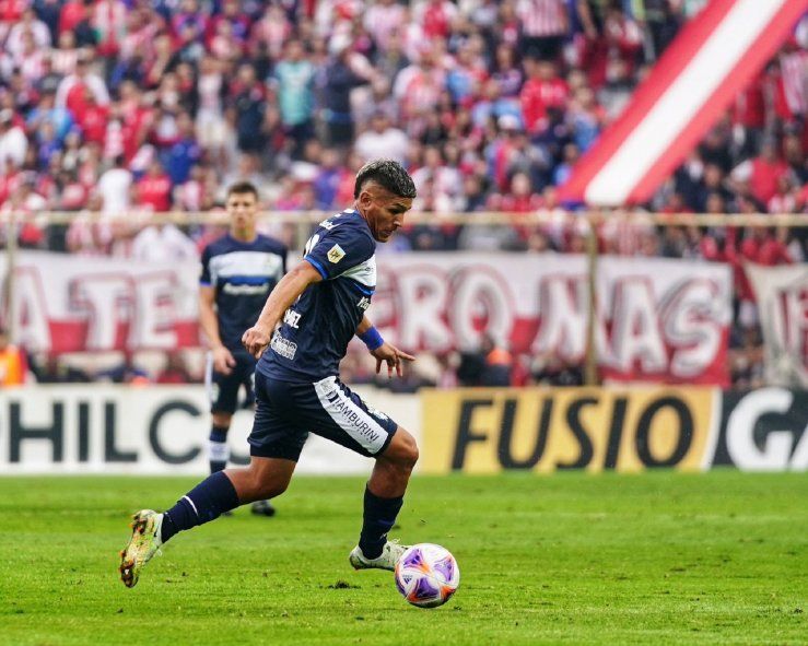 Eric Ramírez en la visita de Gimnasia ante Unión (Foto: Prensa GELP)