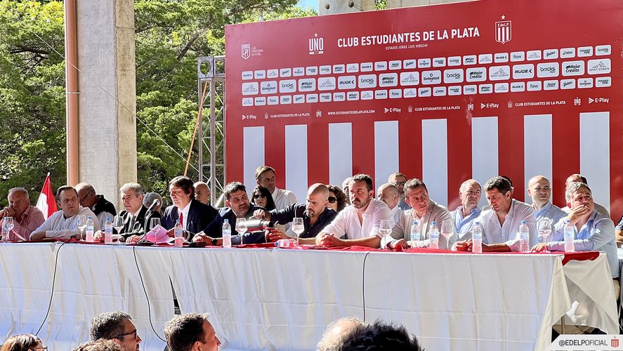 Martín Gorostegui junto a Juan Sebastián Verón en la Asamblea de Estudiantes. Martín Gorostegui junto a Juan Sebastián Verón en la Asamblea de Estudiantes.