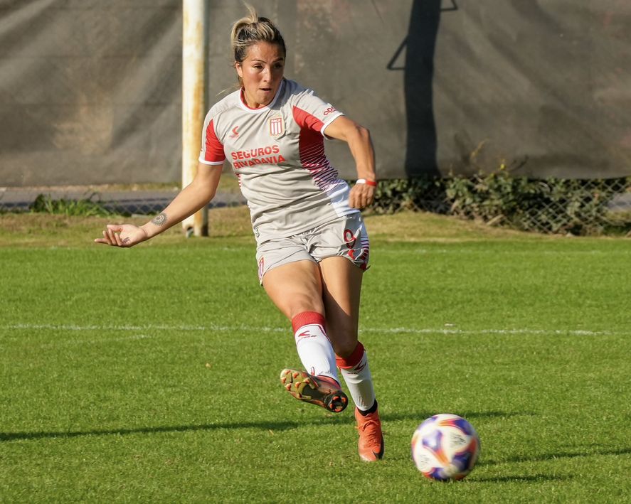 Liliana Flores, la autora del gol del triunfo para el fútbol femenino de Estudiantes. (Foto: prensa EDLP) Liliana Flores, la autora del gol del triunfo para el fútbol femenino de Estudiantes. (Foto: prensa EDLP)