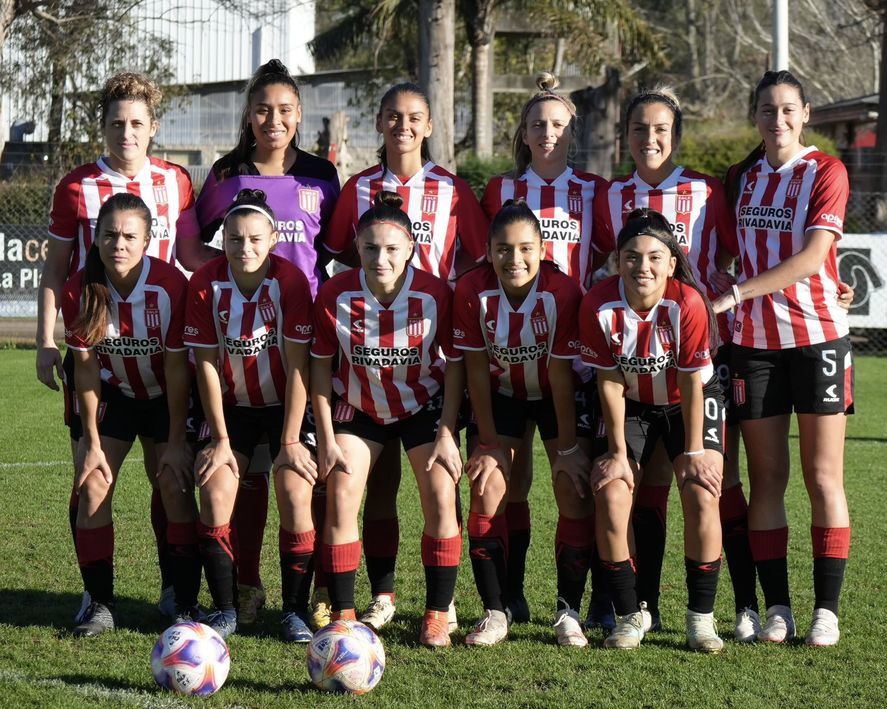 El once titular del fútbol femenino de Estudiantes ante Deportivo Armenio. (Foto: prensa EDLP) El once titular del fútbol femenino de Estudiantes ante Deportivo Armenio. (Foto: prensa EDLP)