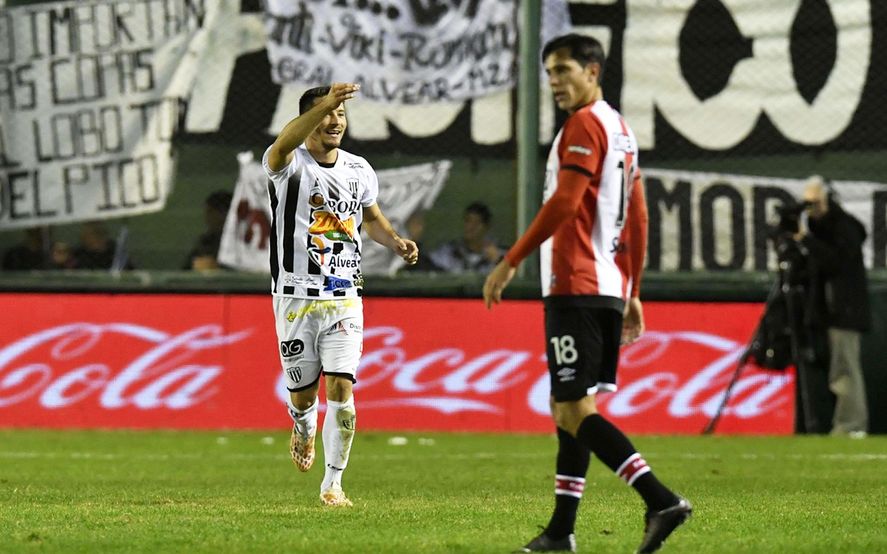 Pacífico de General Alvear, el único equipo de Mendoza con historial positivo contra Estudiantes. Pacífico de General Alvear, el único equipo de Mendoza con historial positivo contra Estudiantes.