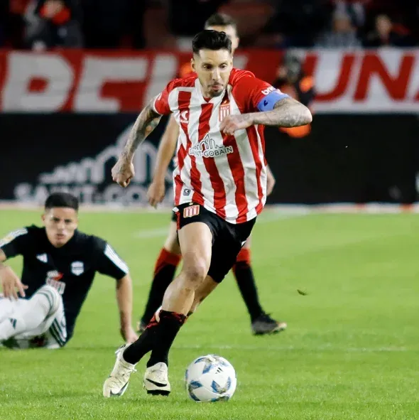 José Sosa en acción en Estudiantes vs. Riestra