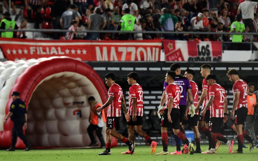 Estudiantes cayó con River y Eduardo Domínguez ve muy complicado cumplir uno de sus objetivos Estudiantes cayó con River y Eduardo Domínguez ve muy complicado cumplir uno de sus objetivos