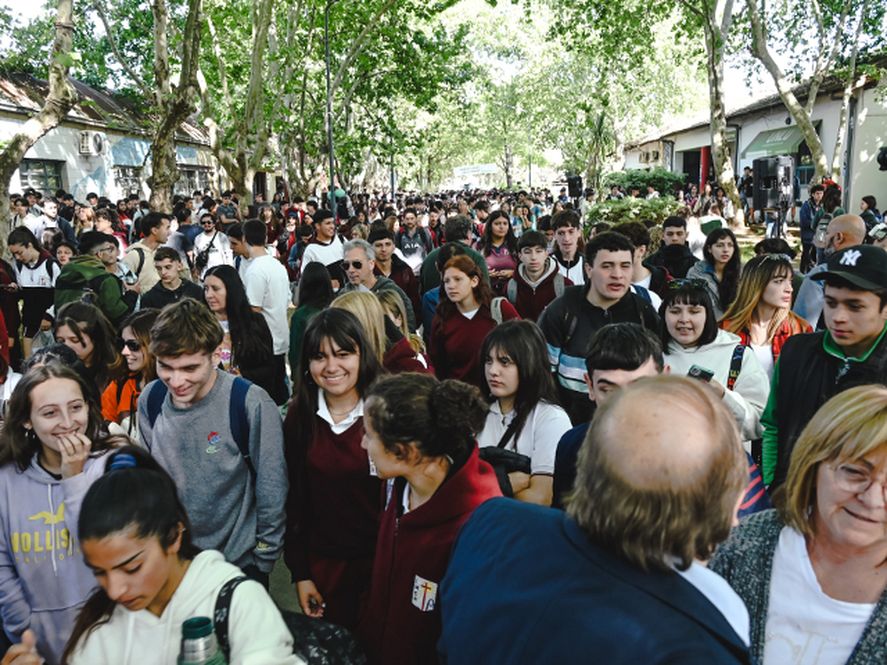 Una vez más se realizará la Expo UNLu Luján 2024, una jornada donde estudiantes secundarios pueden conocer la oferta académica mediante talleres y charlas. Una vez más se realizará la Expo UNLu Luján 2024, una jornada donde estudiantes secundarios pueden conocer la oferta académica mediante talleres y charlas.