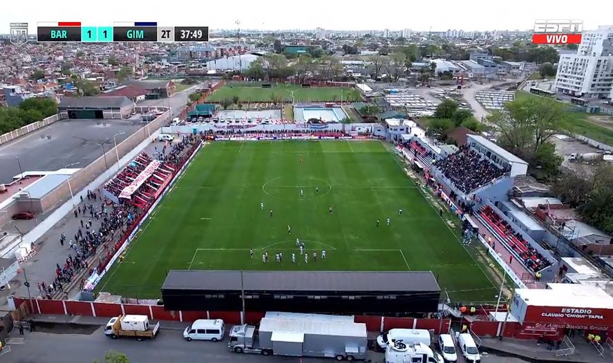 Así luce hoy la cancha de Barracas Central: una clasificación a la Copa Sudamericana sería clave para el cambio de fisonomía.