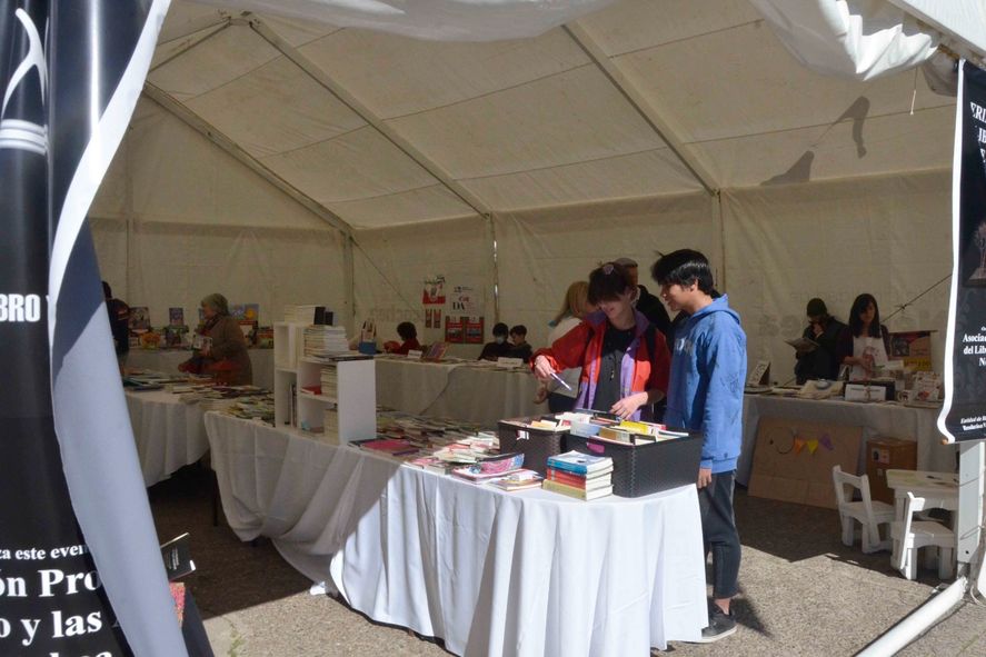 Necochea volverá a realizar su tradicional Feria del Libro y de las Artes con presentaciones, charlas, juegos y un homenaje especial a María Elena Walsh. Necochea volverá a realizar su tradicional Feria del Libro y de las Artes con presentaciones, charlas, juegos y un homenaje especial a María Elena Walsh.