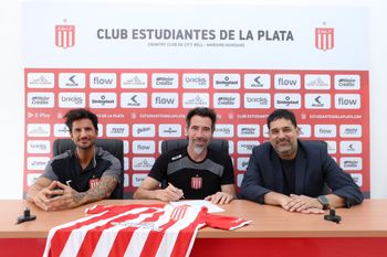 Domínguez puso la firma de contrato hasta diciembre del 2025.