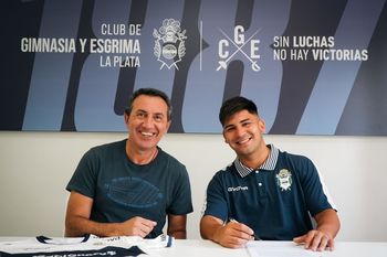Juan Manuel Villalba firmó su vínculo con Gimnasia