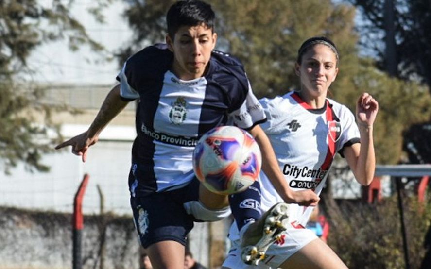 Florencia Gaetán, delantera del fútbol femenino de Gimnasia. (Foto: prensa GELP) Florencia Gaetán, delantera del fútbol femenino de Gimnasia. (Foto: prensa GELP)