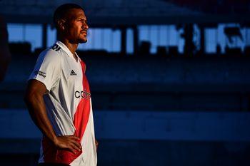 dijo querer ir a boca, se cruzo con rojo y jugara en river con un presagio del 9/12