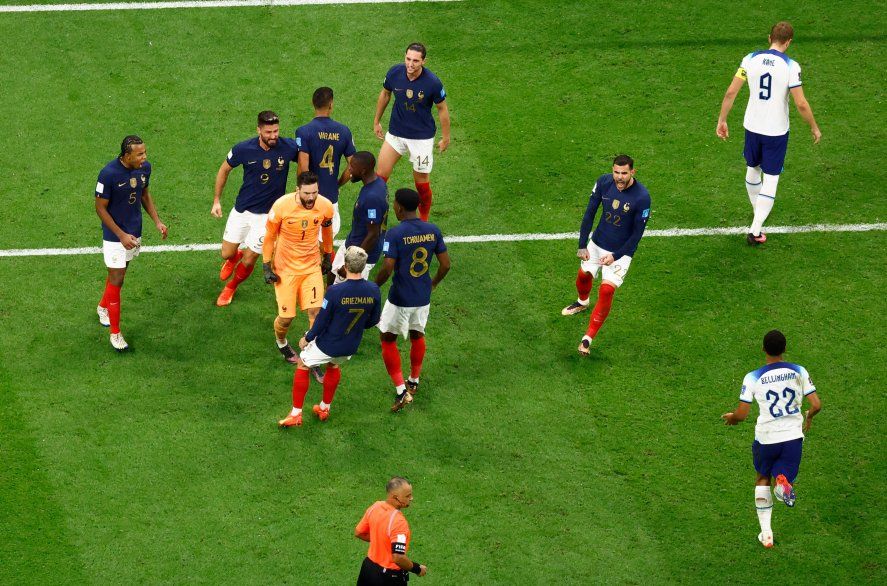 Francia festeja ante Inglaterra en el Mundial Qatar 2022