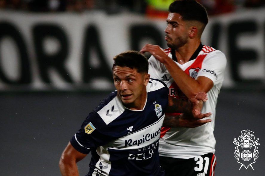 Guillermo Fratta en acción en River vs. Gimnasia (Foto: Prensa GELP).