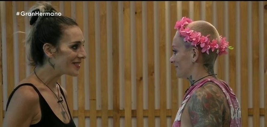 El reencuentro de Juliana y su hermana, Georgina. El reencuentro de Juliana y su hermana, Georgina.